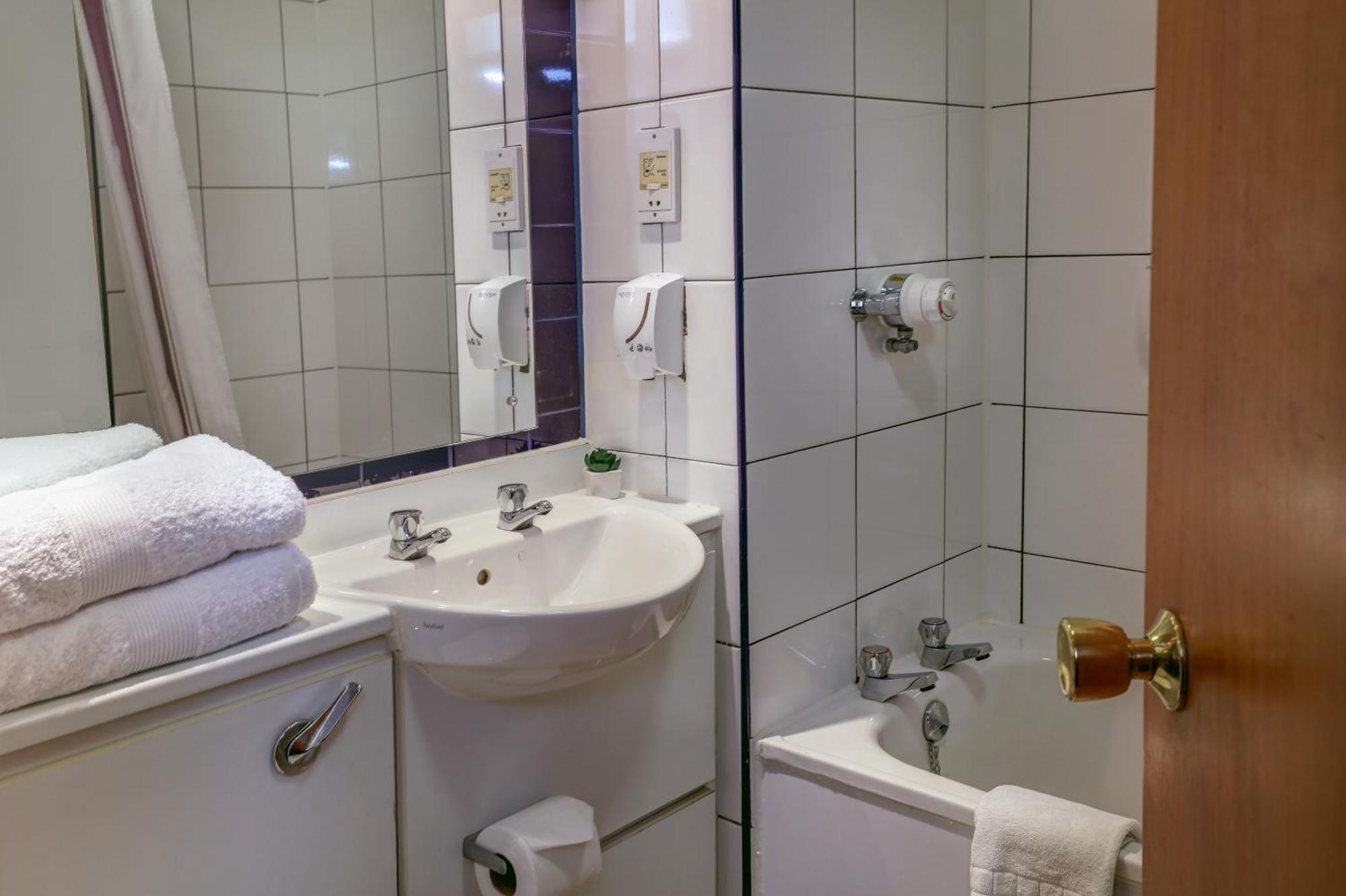 Casa Mere Manchester Airport, Knutsford, Sure Collection By Best Western Buitenkant foto
